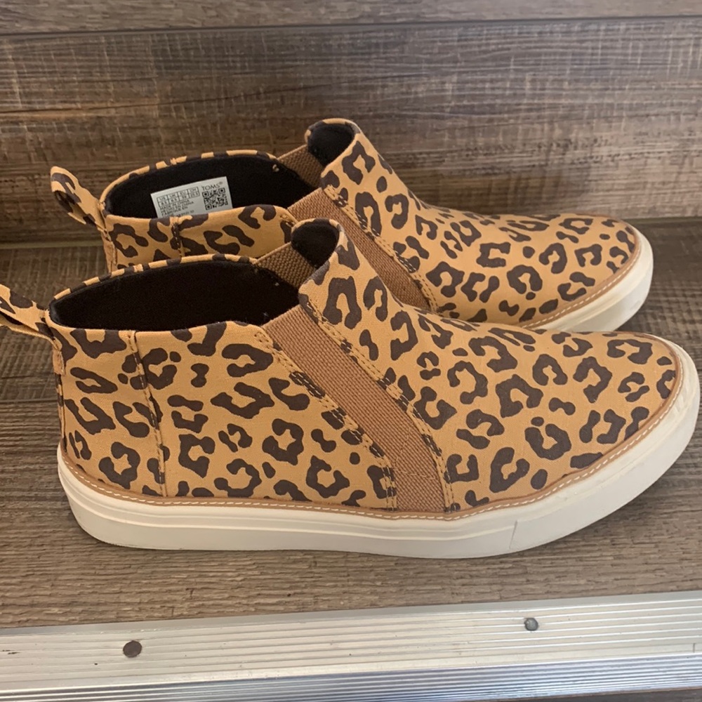 TOMS Bryce Sneaker LIKE NEW